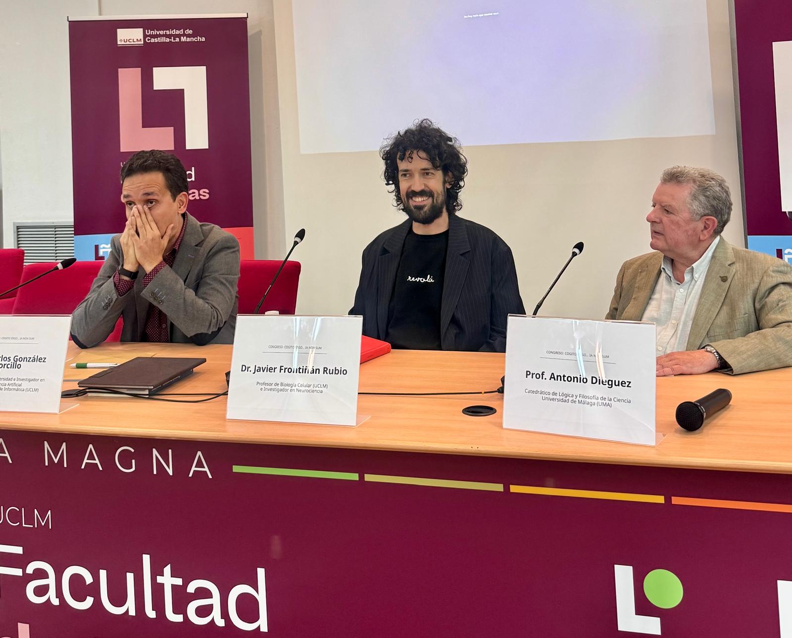Mesa de ponentes durante el Congreso de Filosofía de la Inteligencia Artificial
